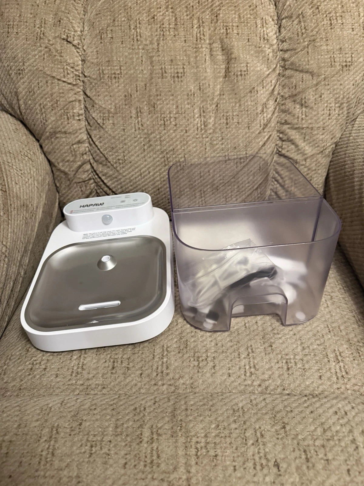 HAPAW Cat Water Fountain Automatic Pet Waterer for Cats &amp; Small Dogs Model P002